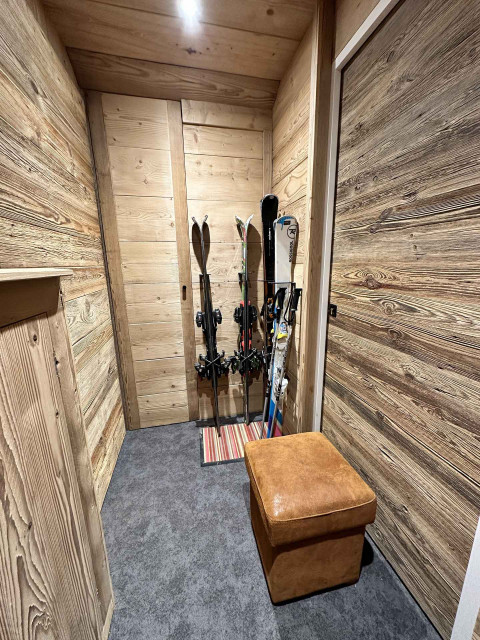 _lv_images__lot_0000970395_11_7074619