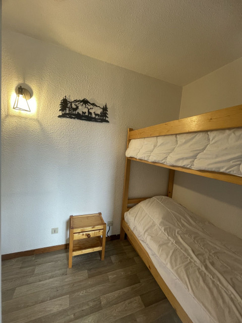 _lv_images__lot_0000970398_03_6867184