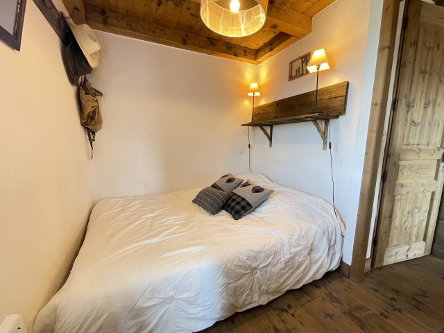 _lv_images__lot_0000970400_06_7742959