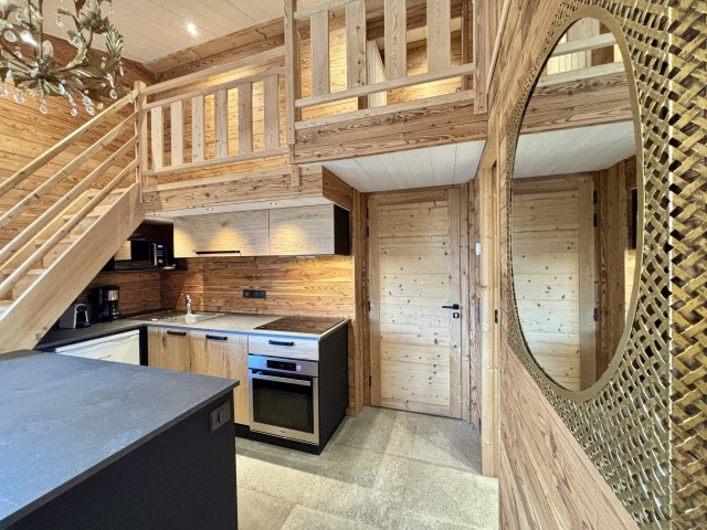 _lv_images__lot_0000970401_03_7756717