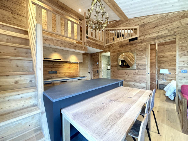 _lv_images__lot_0000970401_04_7725828