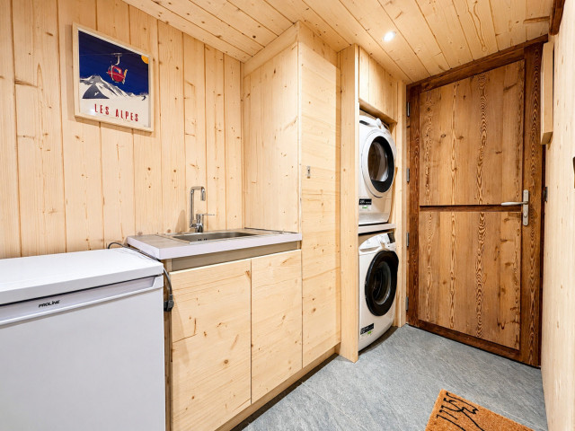 _lv_images__lot_0000970401_05_8368989