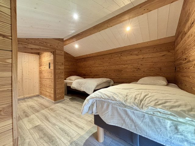 _lv_images__lot_0000970401_08_7740289