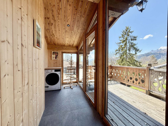 _lv_images__lot_0000970402_03_7744818