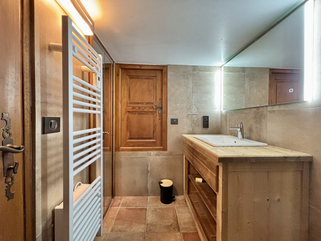 _lv_images__lot_0000970402_08_7744826