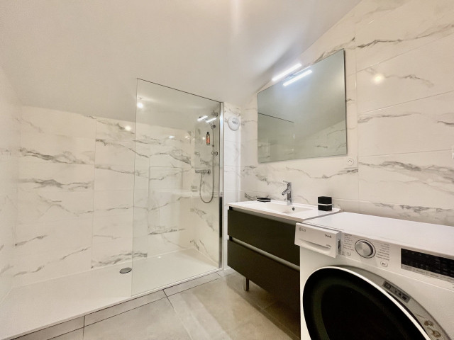 _lv_images__lot_0000970404_11_7705871