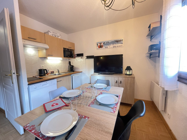 _lv_images__lot_0000970416_10_7084984