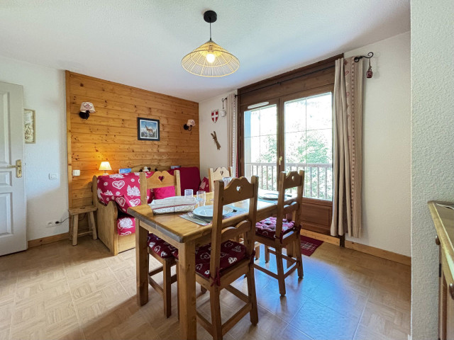 _lv_images__lot_0000970417_04_7668376