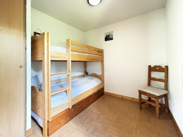 _lv_images__lot_0000970417_09_7215303