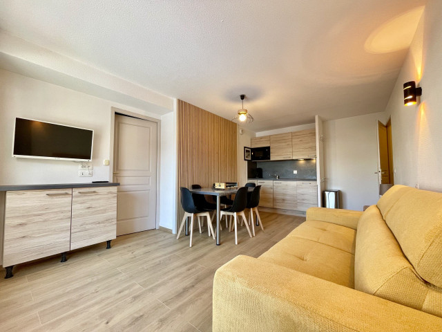 _lv_images__lot_0000970421_03_7298901