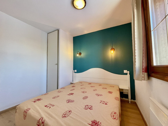 _lv_images__lot_0000970421_05_7236605