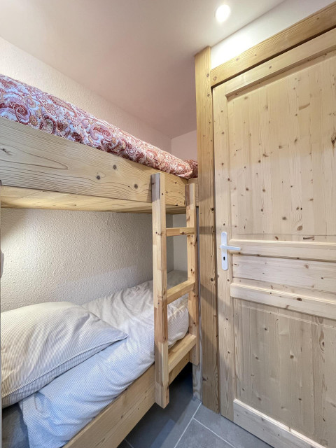 _lv_images__lot_0000970422_12_7740633