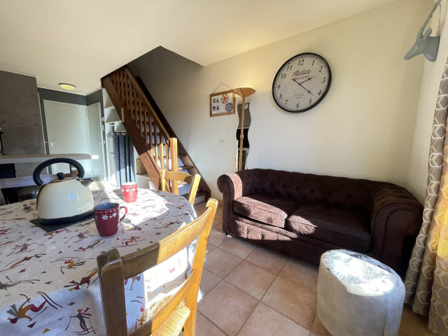 _lv_images__lot_0000970424_04_7600165