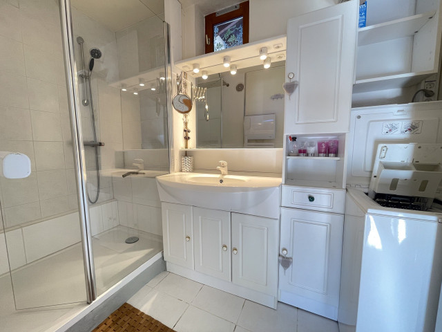 _lv_images__lot_0000970424_08_7565030