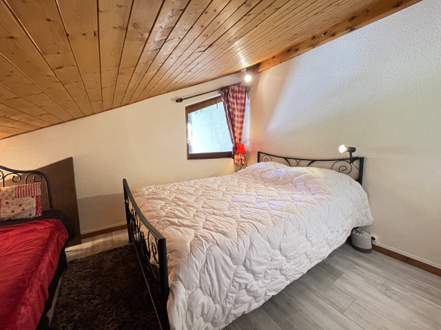 _lv_images__lot_0000970424_11_7565033