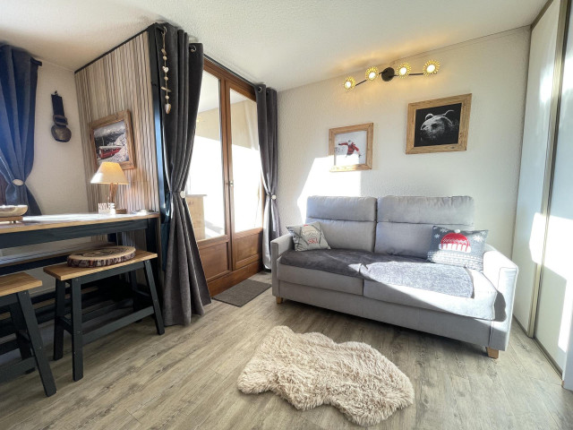 _lv_images__lot_0000970427_01_7689835