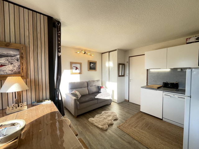 _lv_images__lot_0000970427_05_7197392