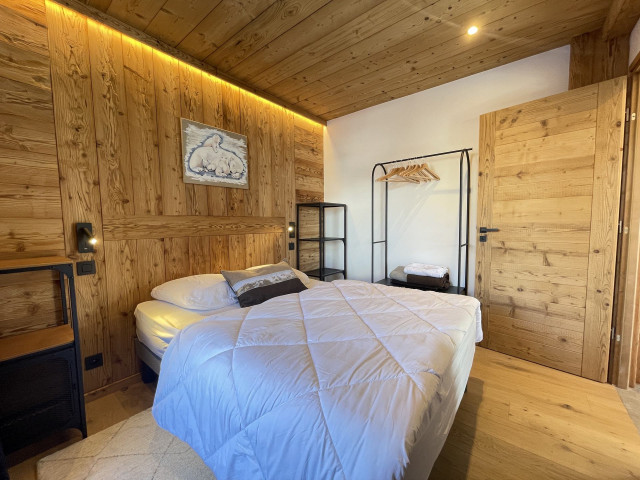 _lv_images__lot_0000970429_05_7542053