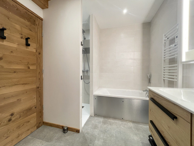 _lv_images__lot_0000970429_06_6765952