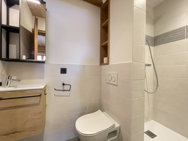 _lv_images__lot_0000970429_11_7542059