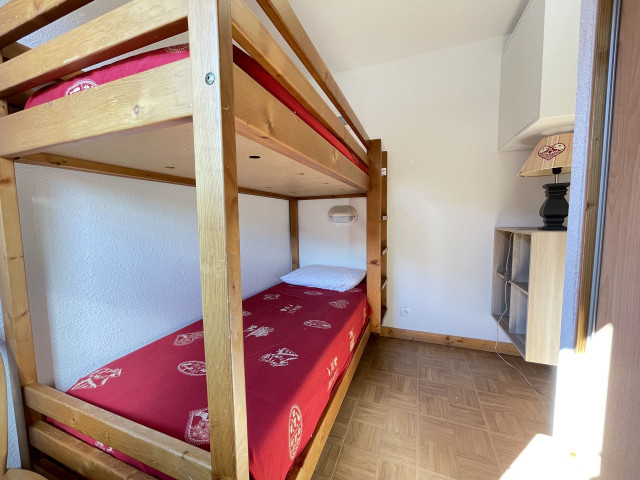 _lv_images__lot_0000970432_06_6855779