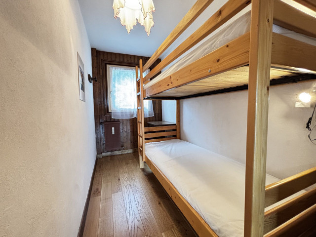 _lv_images__lot_0000970437_11_6945329