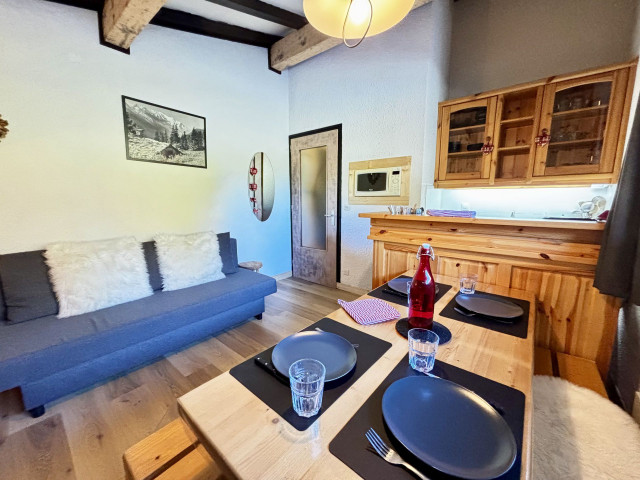 _lv_images__lot_0000970443_03_7057004