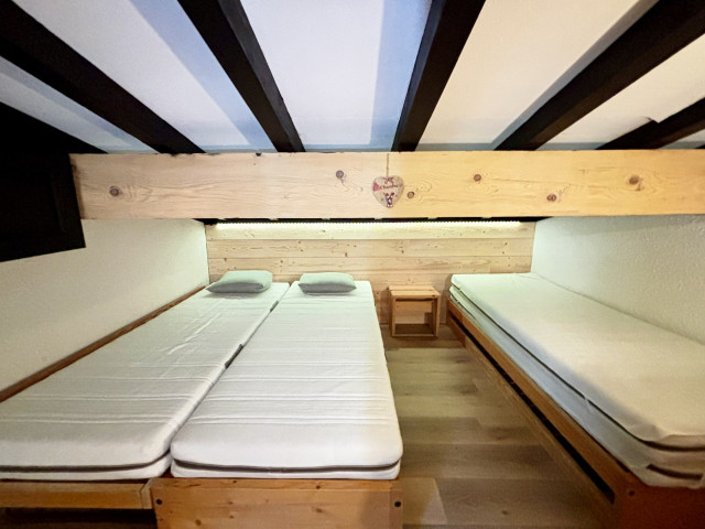 _lv_images__lot_0000970443_07_6915266