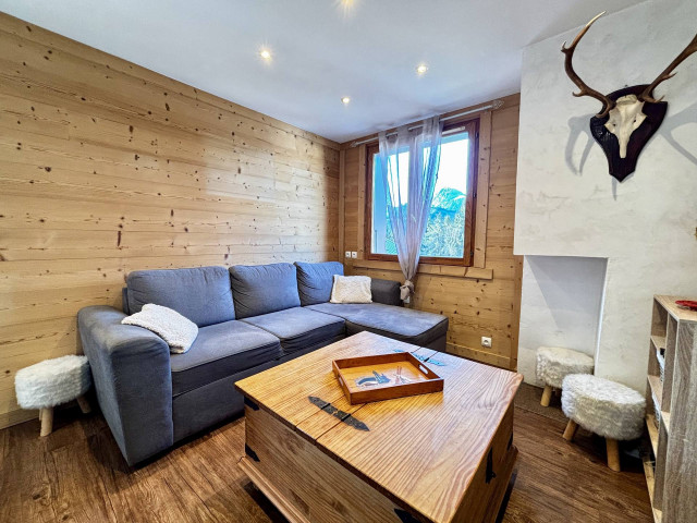 _lv_images__lot_0000970445_03_7558049