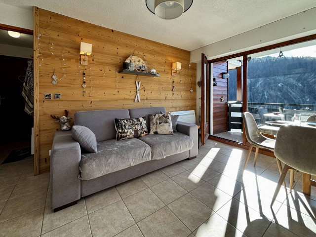 _lv_images__lot_0000970446_02_7643401