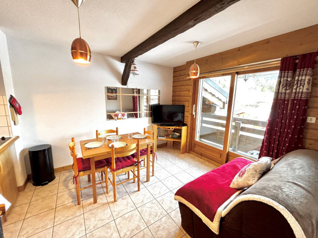 _lv_images__lot_0000970448_04_7636968