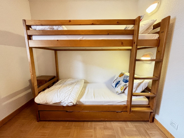 _lv_images__lot_0000970449_15_7305810