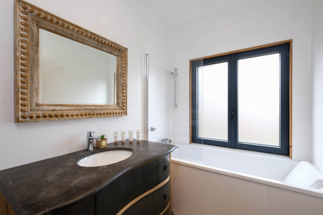 _lv_images__lot_0075553781_08_7763253