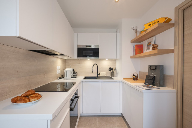 _lv_images__lot_0075553961_02_7702501