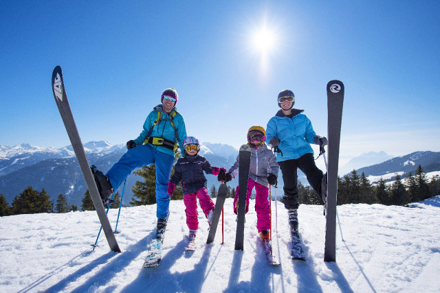 ski, famille, crest-voland, notre dame de bellecombe, flumet, la giettaz, ski en famille, ski à noël, noël en famille au ski