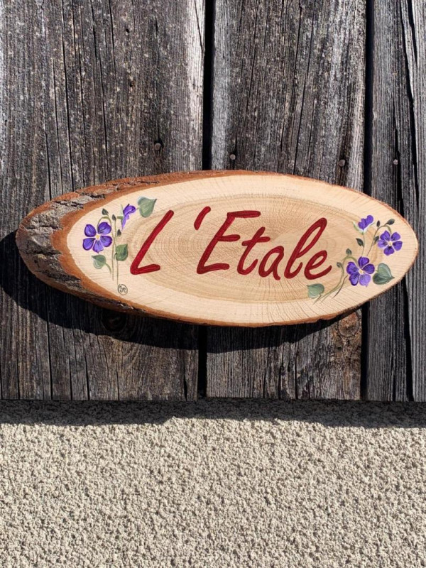PEINTURE SUR BOIS AU NOM DE L'APPARTEMENT