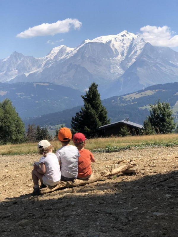Pose pique-nique face au Mont-Blanc