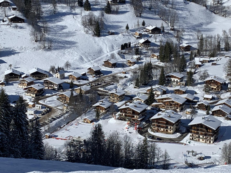 Vue sur le départ des pistes de ski Vue sur le départ des pistes de ski