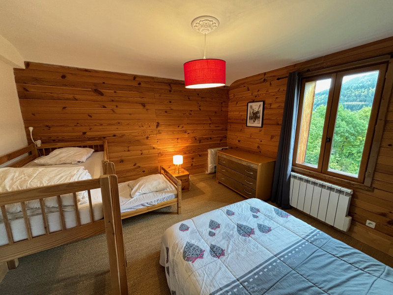 Chambre 2 - 4 couchages - © Mr et Mme RAVEL Chambre 2 - 4 couchages
