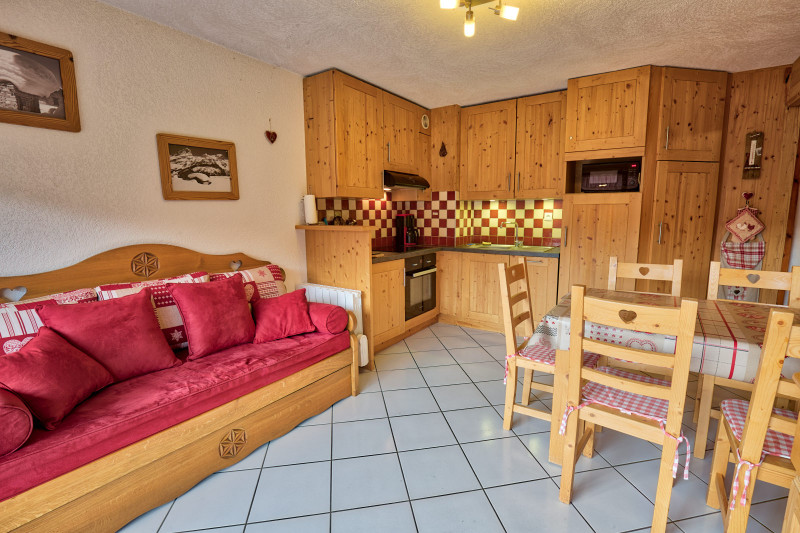 _lv_images__lot_0000100243_02_7014768 _lv_images__lot_0000100243_02_7014768