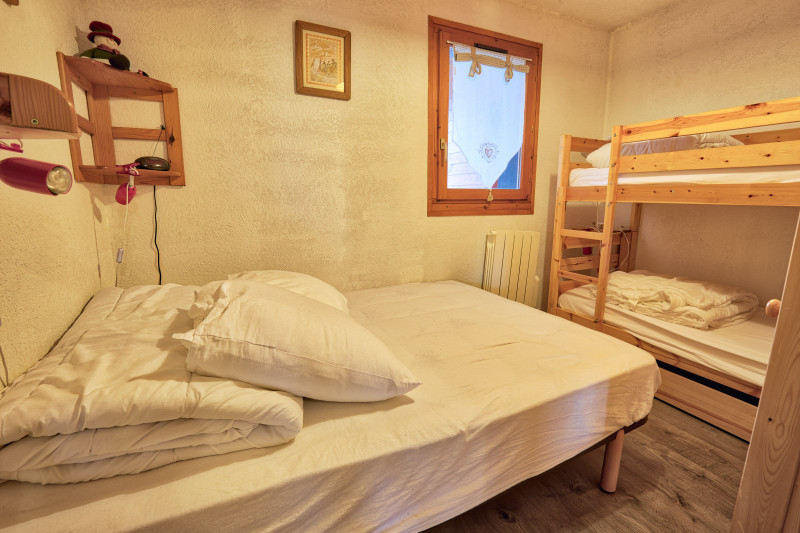 _lv_images__lot_0000100243_05_7605536 _lv_images__lot_0000100243_05_7605536