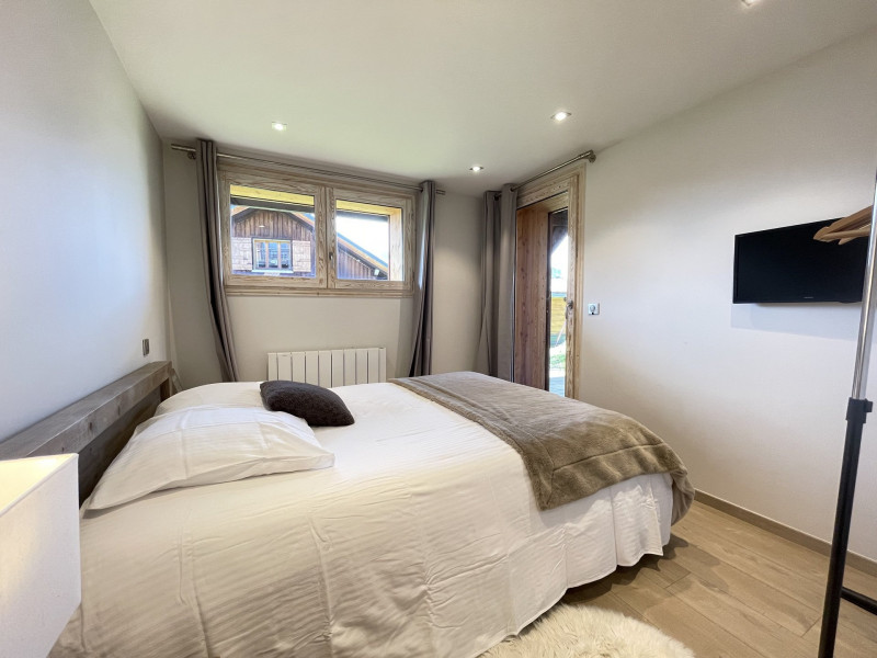 _lv_images__lot_0000960290_04_6812870