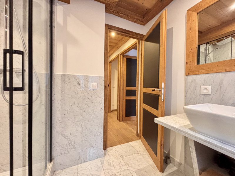 _lv_images__lot_0000970295_15_7762433