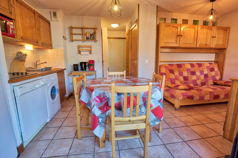 _lv_images__lot_0000970340_03_7369385