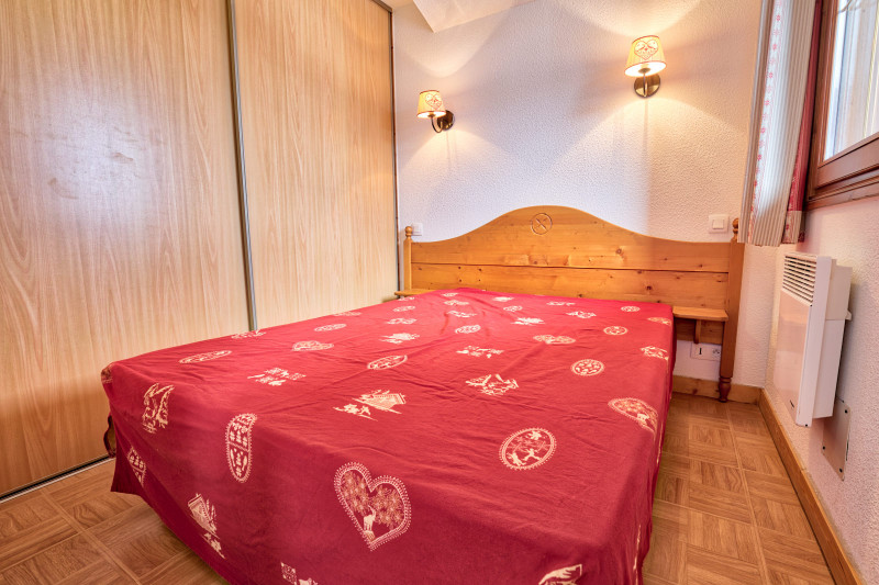 _lv_images__lot_0000970351_08_6937483