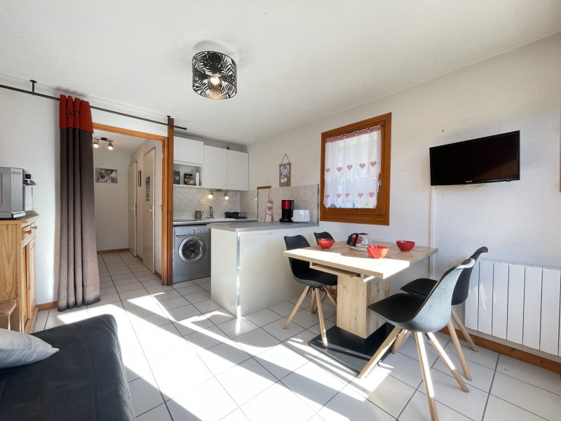 _lv_images__lot_0000970378_03_7056141