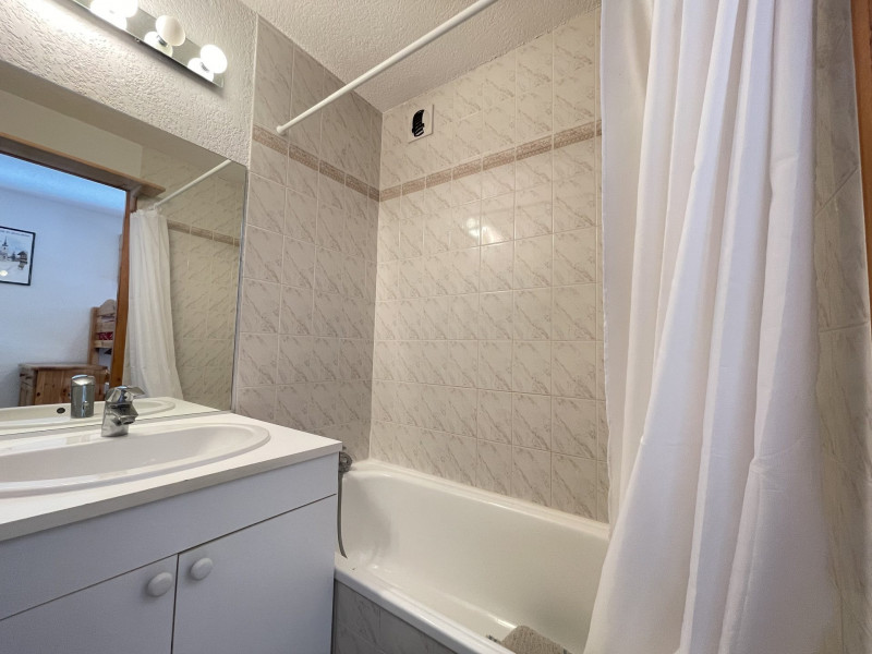 _lv_images__lot_0000970378_05_6765085