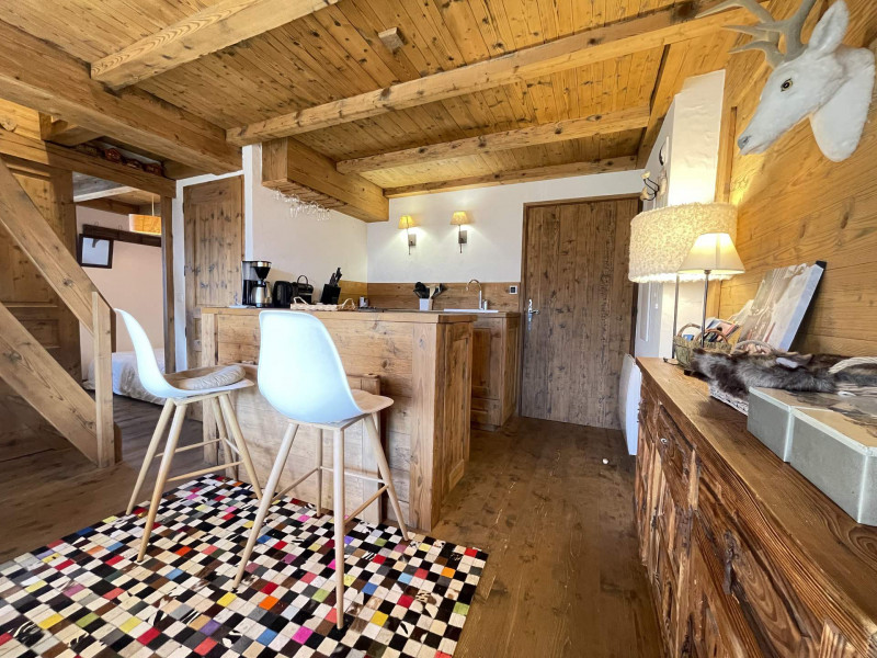 _lv_images__lot_0000970400_04_7568253