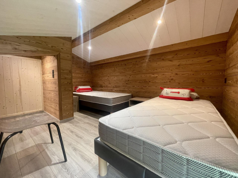 _lv_images__lot_0000970401_09_7095089