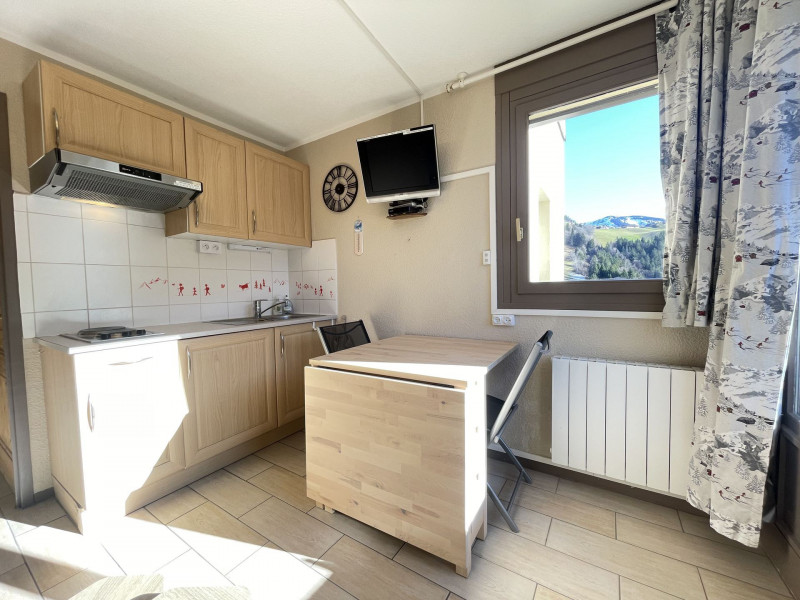 _lv_images__lot_0000970403_04_6858260